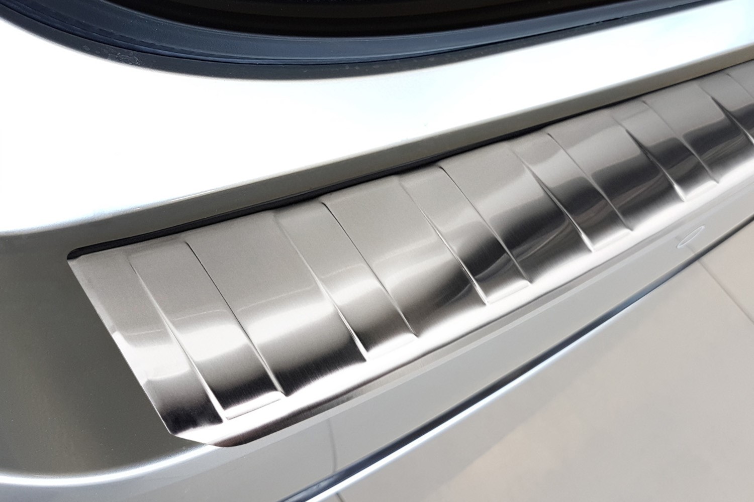 Rear bumper protector suitable for Suzuki Swace 2020-present wagon stainless steel brushed