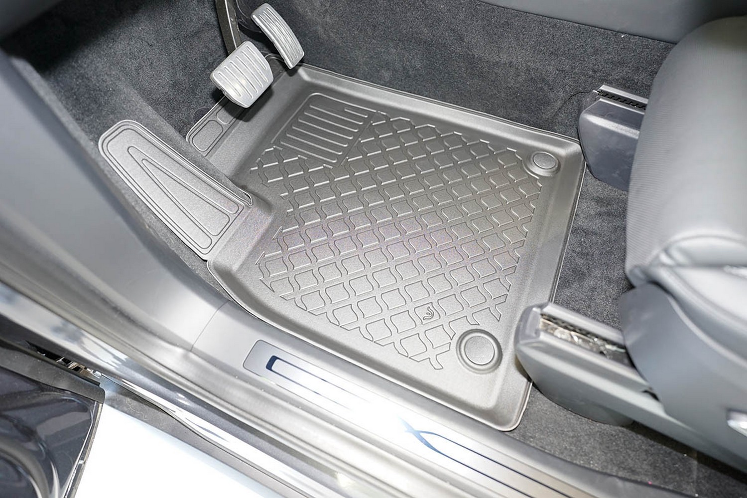 Car mats suitable for Tesla Model X 2021-present Guardliner PE/TPE rubber (TES11MXFM-G) (2)