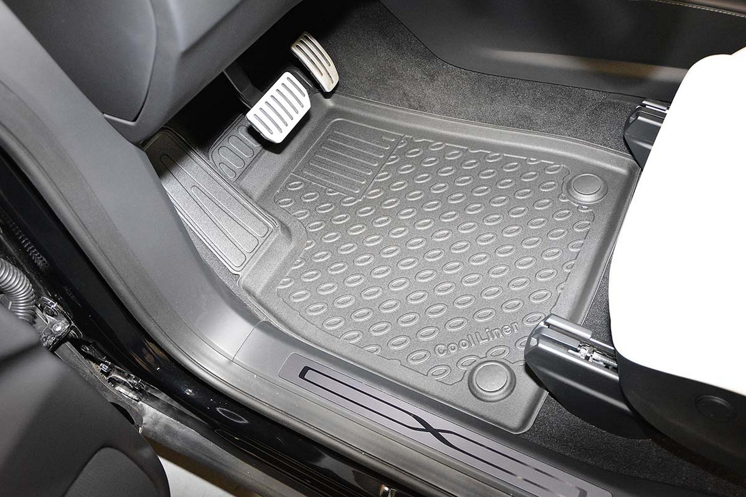Car mats suitable for Tesla Model X 2015-present Cool Liner PE/TPE rubber (TES1MXFM-C) (2)