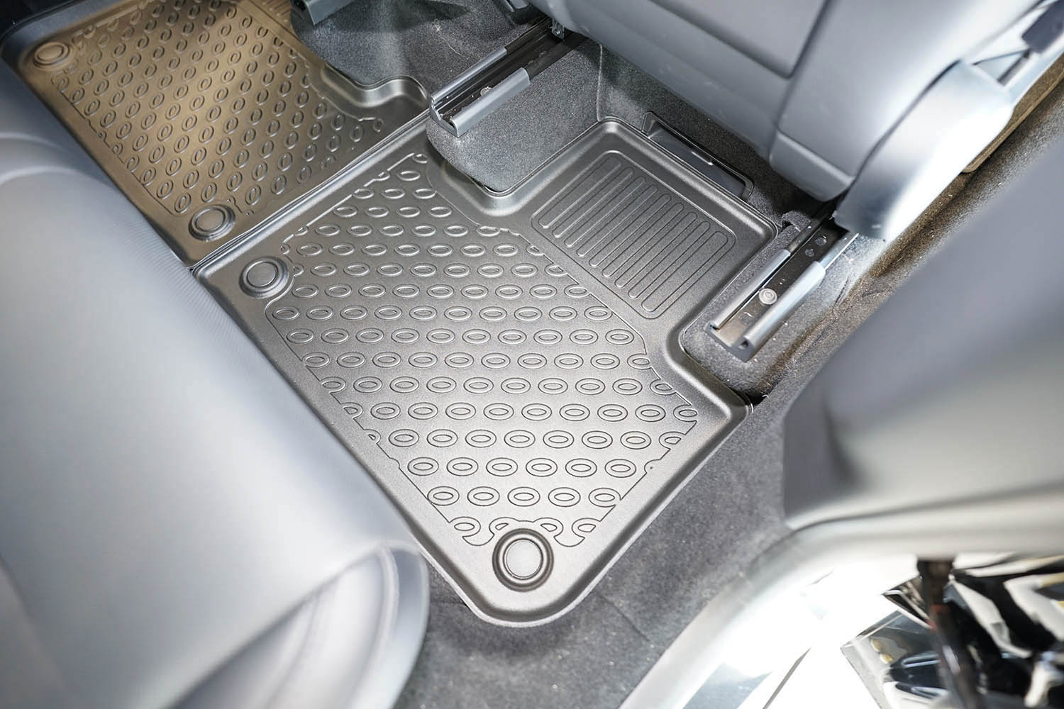 Car mats suitable for Tesla Model Y 2025-present Cool Liner PE/TPE rubber (TES2MYFM-C) (8) Car mats suitable for Tesla Model Y 2025-present Cool Liner PE/TPE rubber (TES2MYFM-C) (8)