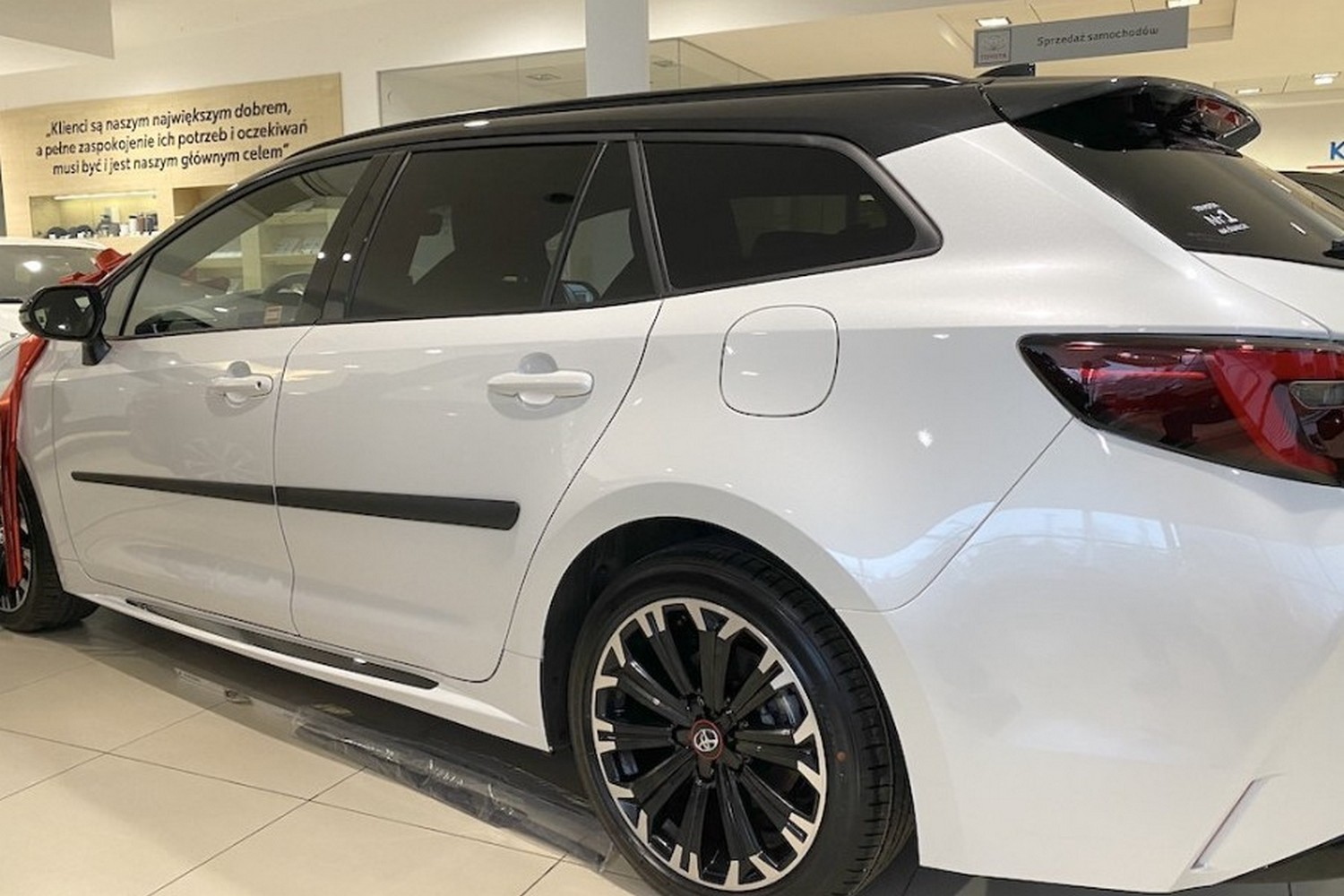 Seitenschutzleisten passend für Toyota Corolla (E210) 2023-heute Kombi Set