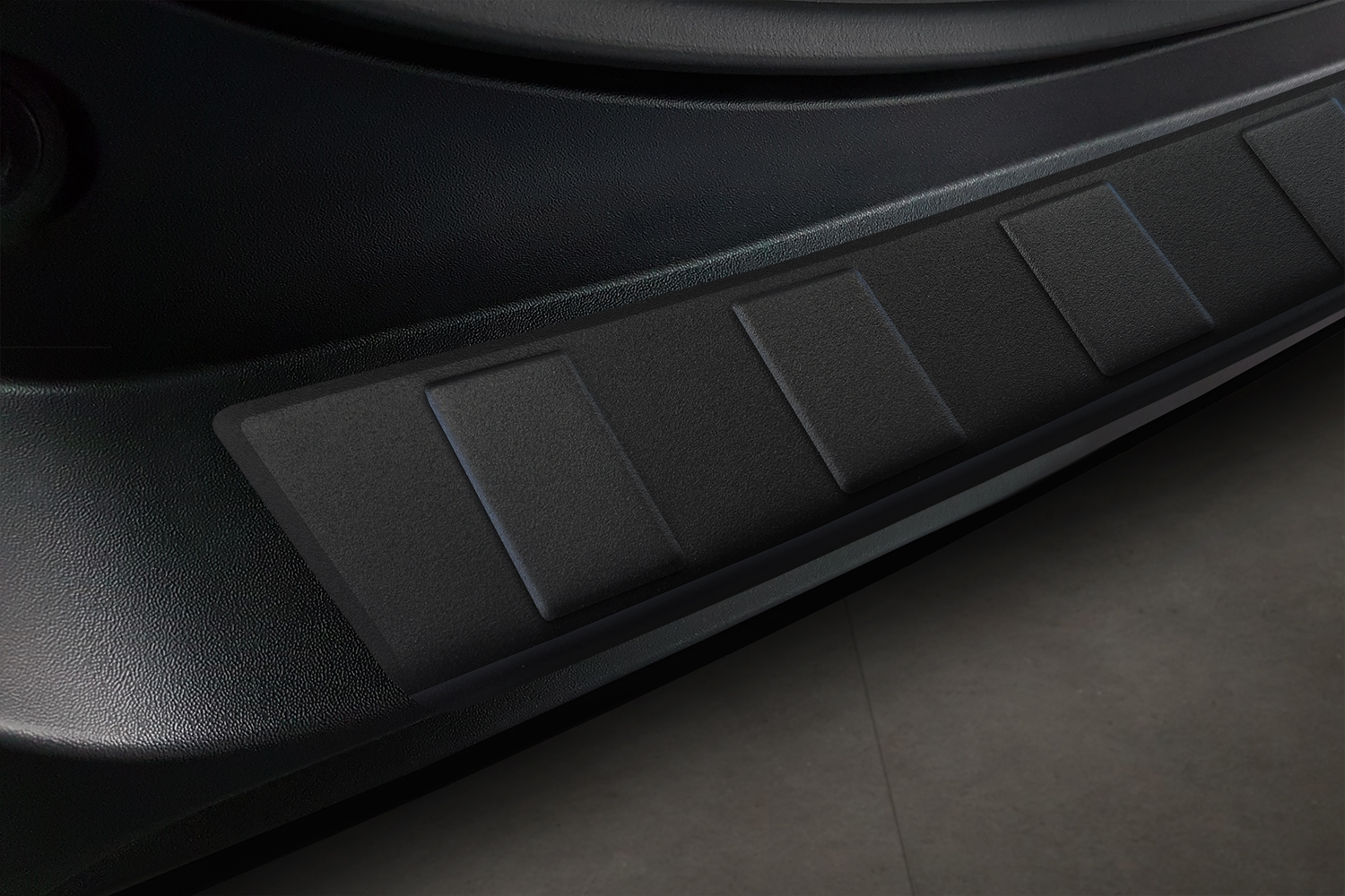 Rear bumper protector suitable for Toyota RAV4 V (XA50) 2018-present stainless steel matt black (3)