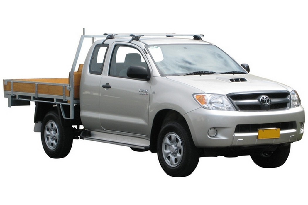Roof bars Toyota Hilux Yakima silver CarParts Expert