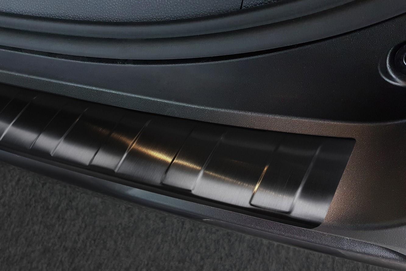 Toyota RAV4 V (XA50) 2018-> rear bumper protector stainless steel black / Ladekantenschutz Edelstahl schwarz / achter bumperbe