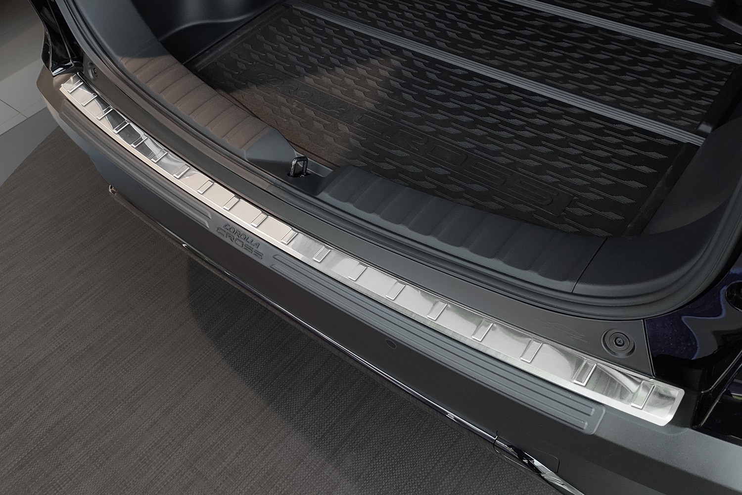 Protection de seuil de coffre Toyota Corolla Cross (XG10) 2022-présent acier inox brossé