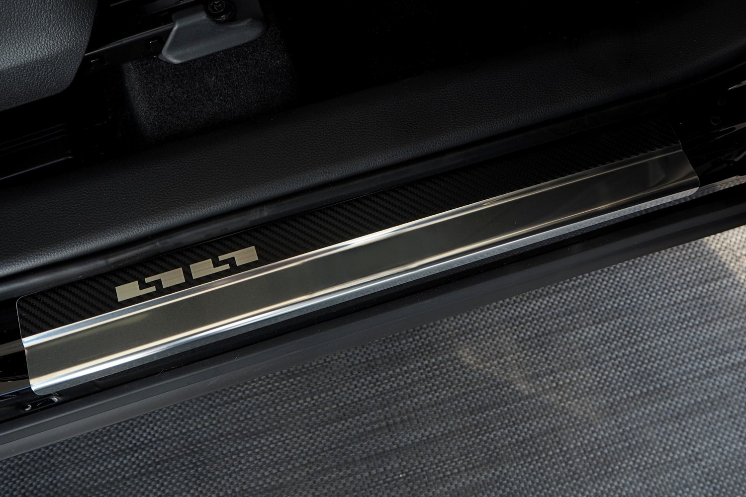 Einstiegsleisten passend für Toyota Corolla Cross (XG10) 2022-heute Edelstahl - Carbon Folie