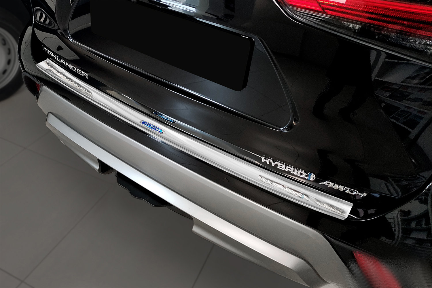 Rear bumper protector suitable for Toyota Highlander IV (XU70) 2019-present stainless steel brushed
