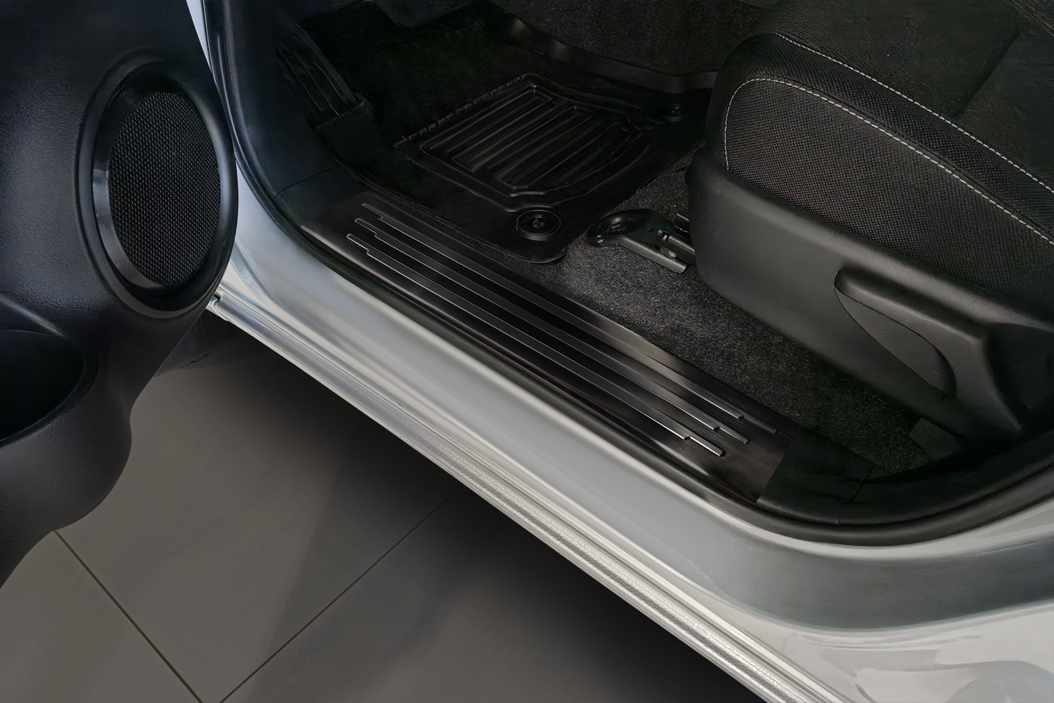 Seuils de portes convient &agrave; Toyota Hi-Lux VIII 2020-pr&eacute;sent camionette acier inox bross&eacute; anthracite 4 pi&egrave;ces