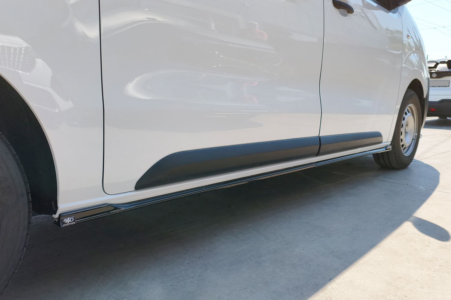 Side skirts suitable for Toyota ProAce II 2024-present - painted (4)