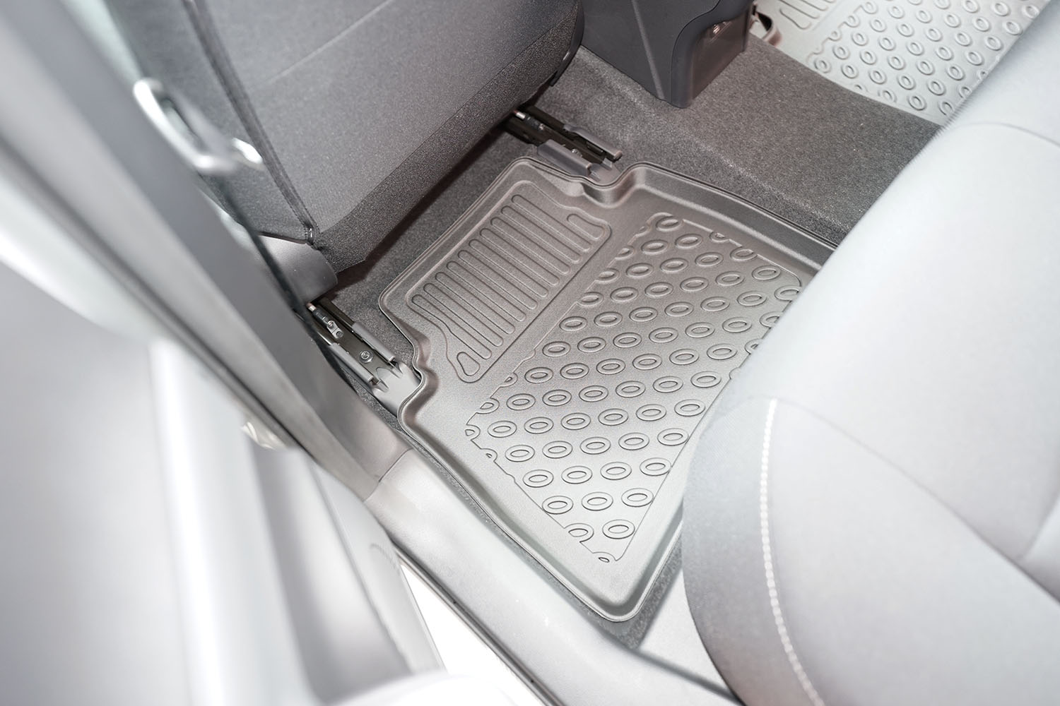 Car mats suitable for Toyota Prius V (XW60) 2023-present 4-door saloon Cool Liner PE/TPE rubber (TOY1PRFM-C) (4)