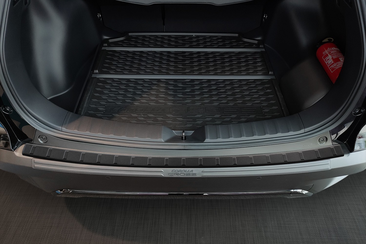 Rear bumper protector Toyota Corolla Cross 2022-present stainless steel anthracite matt (2)