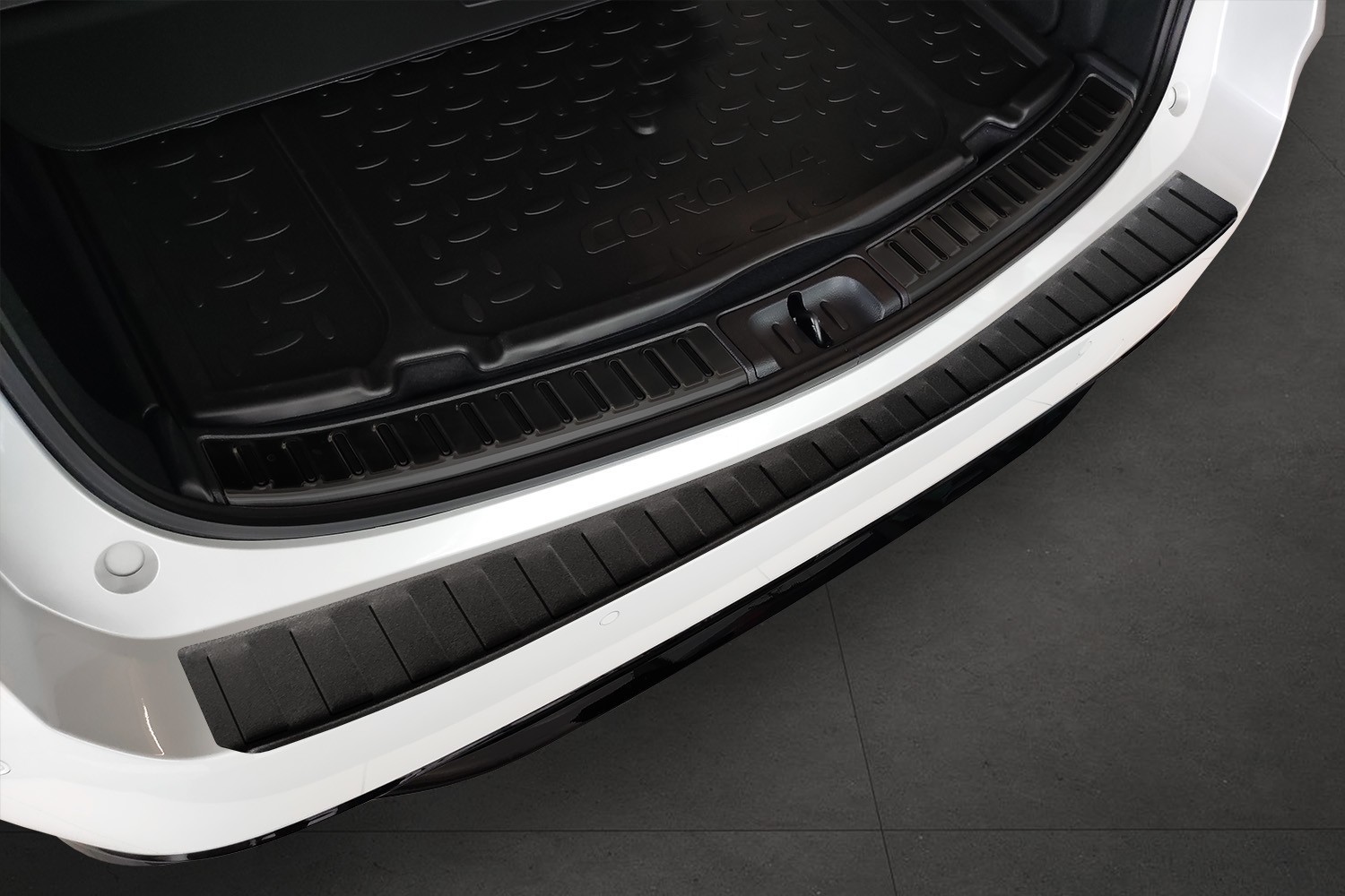 Protection de seuil de coffre Toyota Corolla Touring Sports (E210) 2018-présent break acier inox noir mat