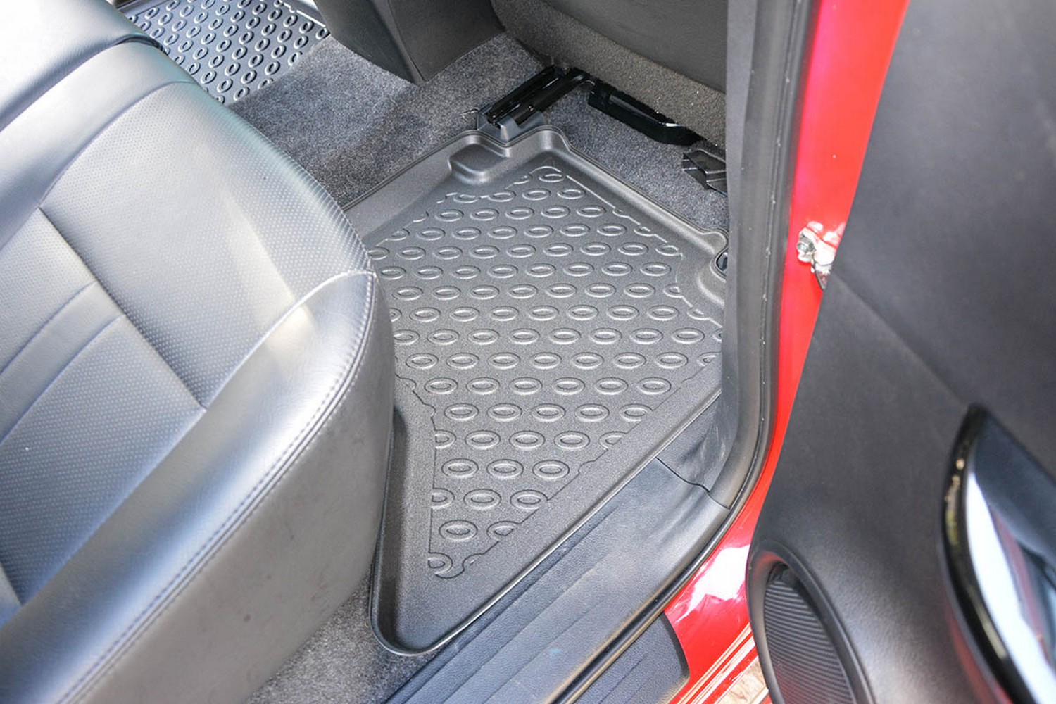 Car mats suitable for Toyota Hi-Lux VIII 2015-present pickup Cool Liner PE/TPE rubber (TOY2HLFM-C) (5) Car mats suitable for Toyota Hi-Lux VIII 2015-present pickup Cool Liner PE/TPE rubber (TOY2HLFM-C) (5)