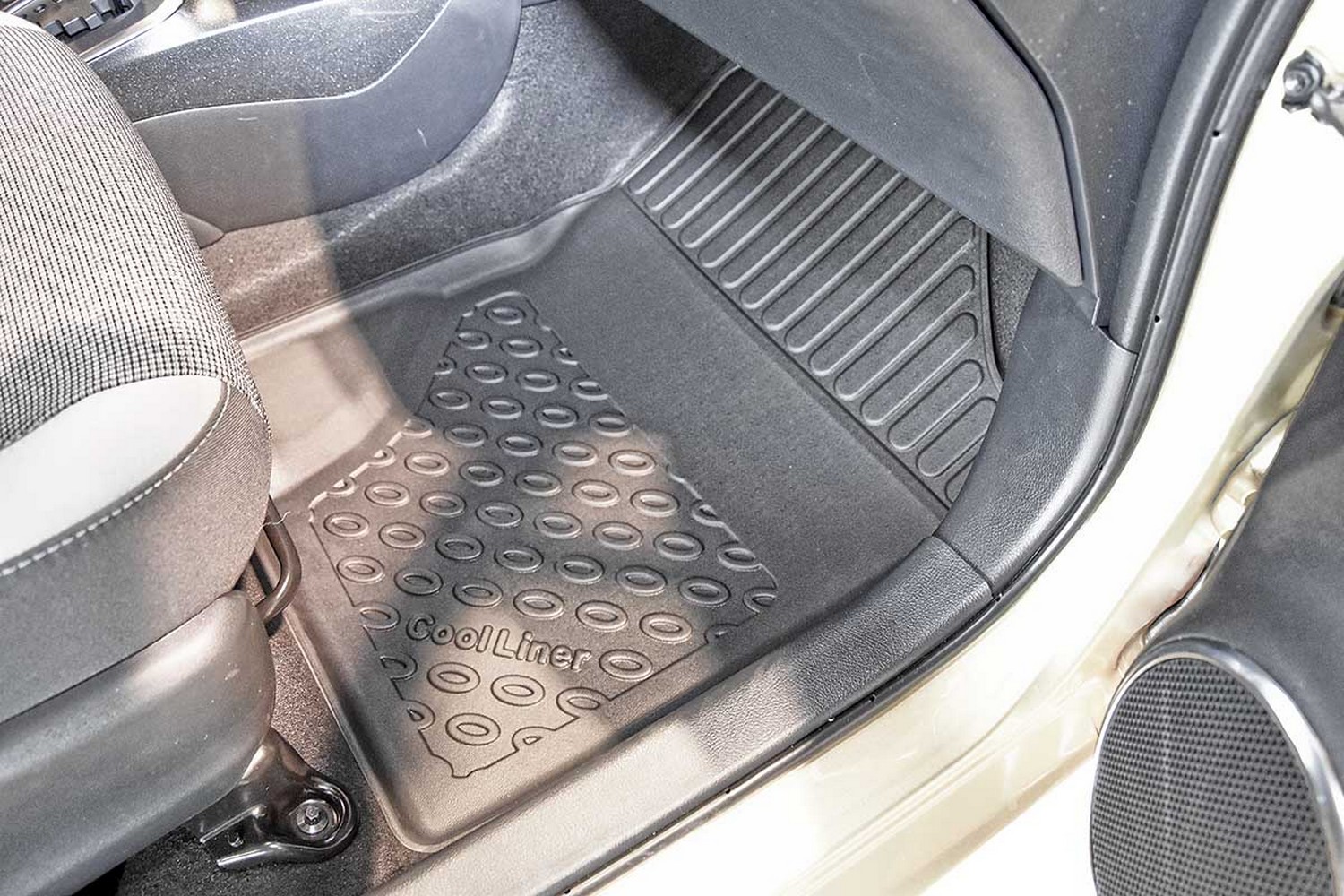 Car mats suitable for Toyota Yaris (XP13) 2014-2020 3 & 5-door hatchback Cool Liner PE/TPE rubber (TOY2YAFM-C) (3) Car mats suitable for Toyota Yaris (XP13) 2014-2020 3 & 5-door hatchback Cool Liner PE/TPE rubber (TOY2YAFM-C) (3)