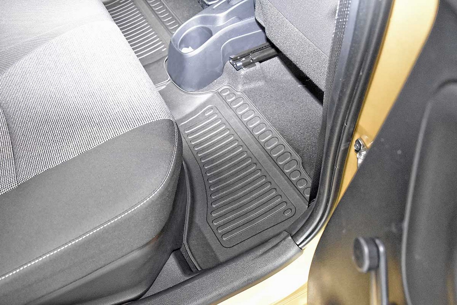 Car mats suitable for Toyota Yaris (XP13) 2014-2020 3 & 5-door hatchback Cool Liner PE/TPE rubber (TOY2YAFM-C) (6) Car mats suitable for Toyota Yaris (XP13) 2014-2020 3 & 5-door hatchback Cool Liner PE/TPE rubber (TOY2YAFM-C) (6)