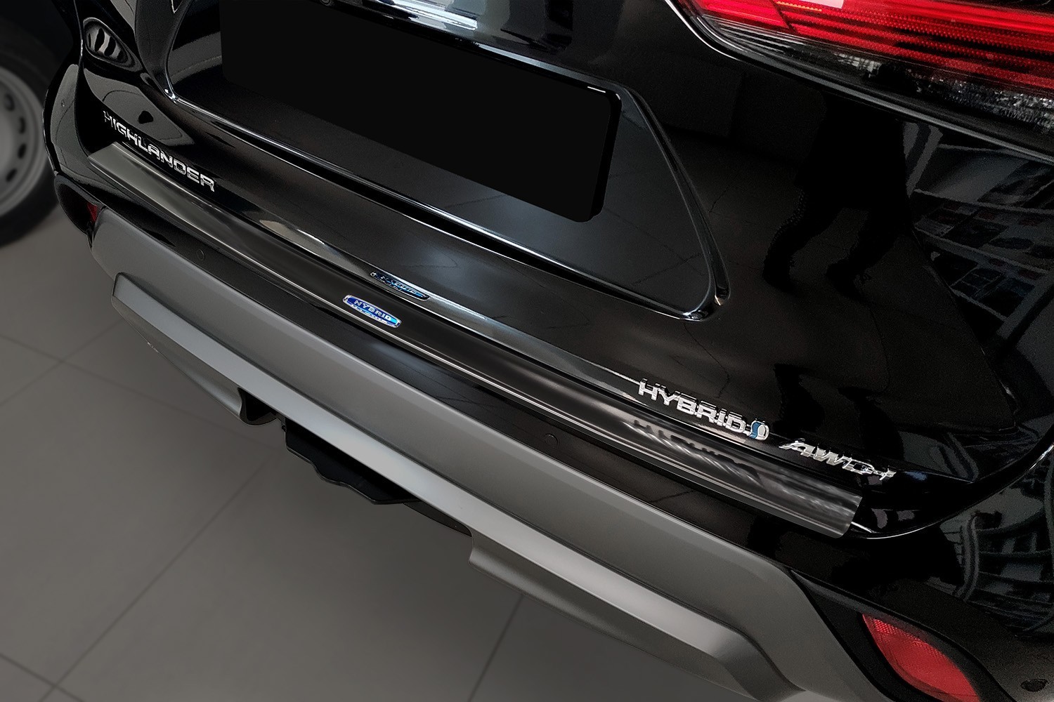 Rear bumper protector suitable for Toyota Highlander IV (XU70) 2019-present stainless steel brushed anthracite