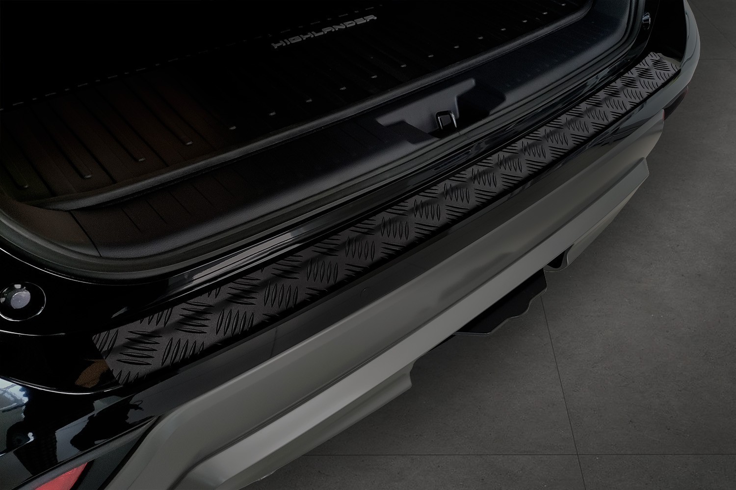 Protection de seuil de coffre Toyota Highlander IV (XU70) 2021-présent aluminium tôle larmée noir mat