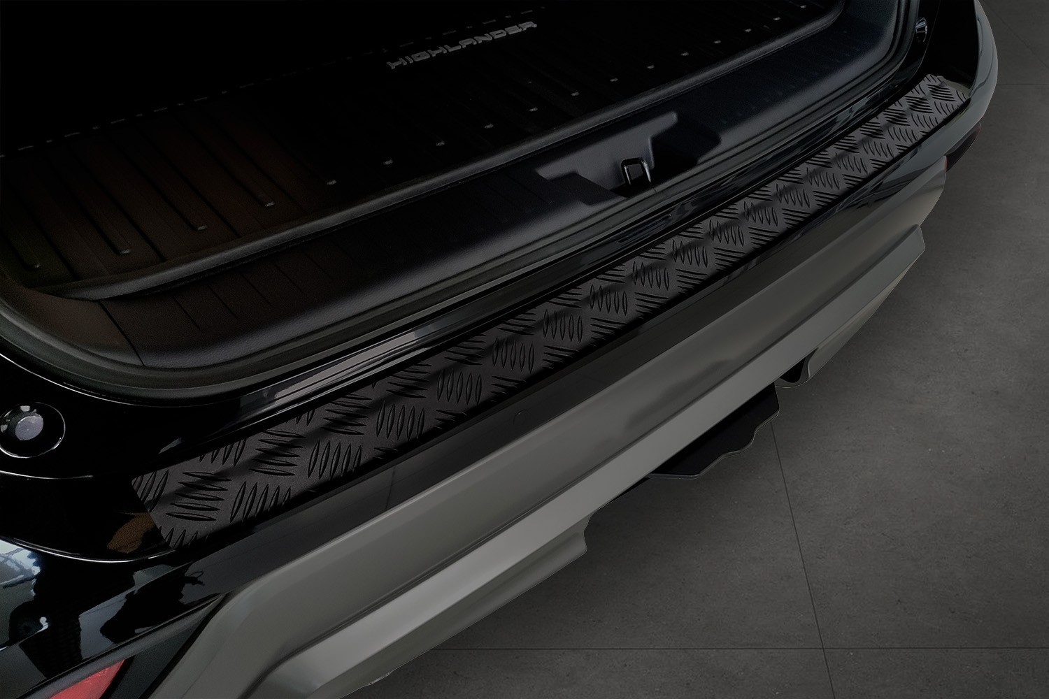 Rear bumper protector suitable for Toyota Highlander IV (XU70) 2021-present aluminium diamond plate matt black
