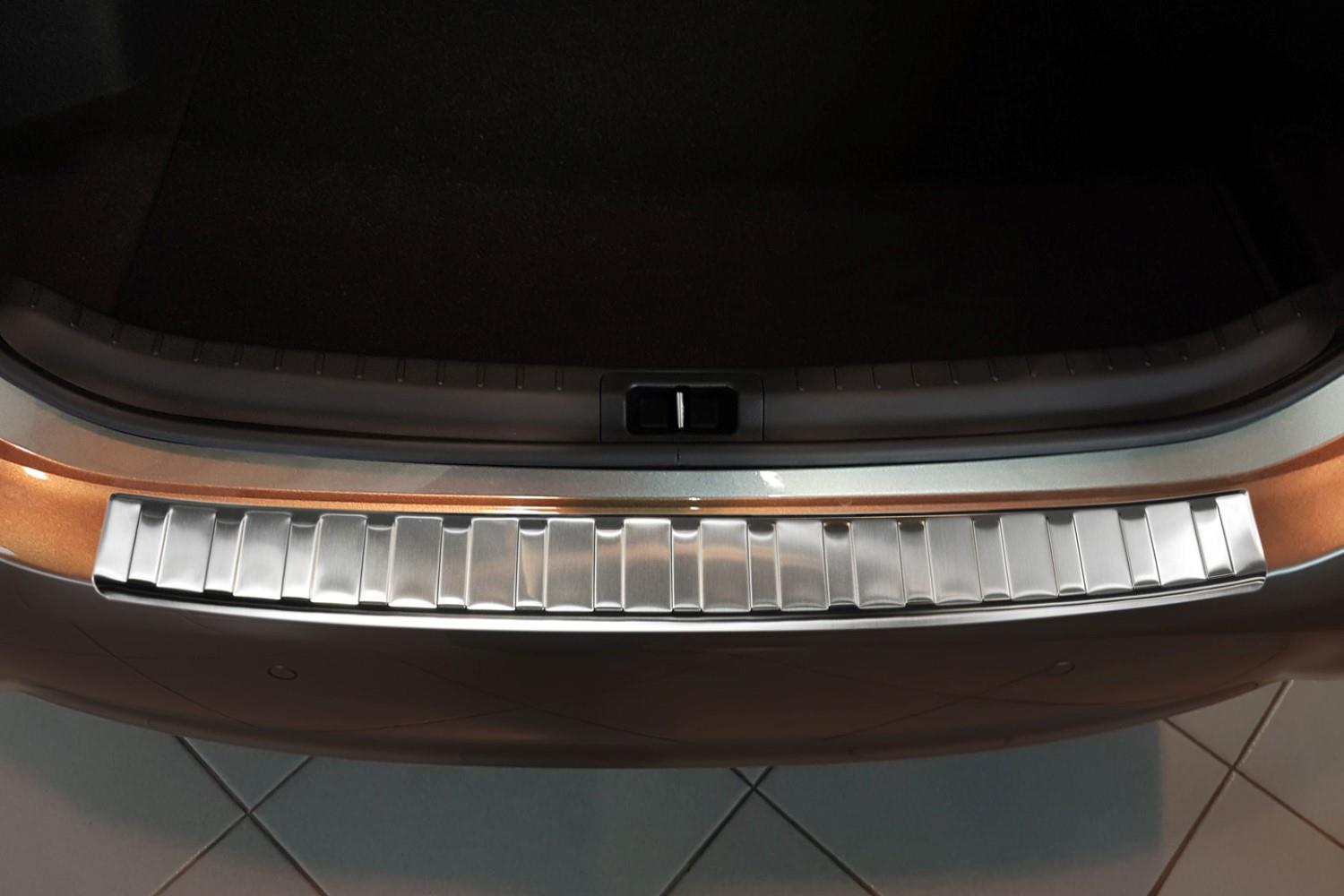 Protection de seuil de coffre Toyota Corolla (E170) 2016-2018 4 portes tricorps acier inox