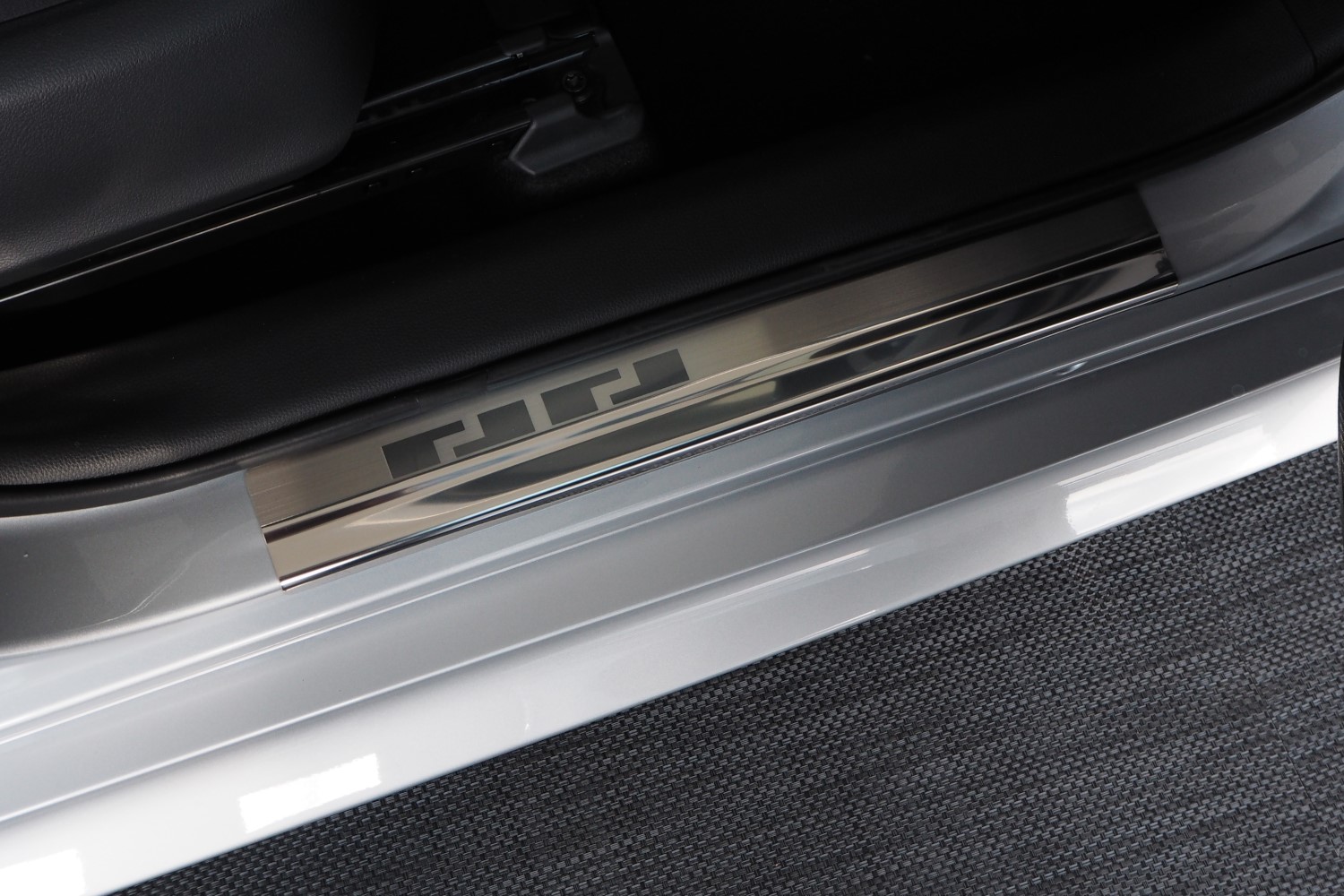 Door sill plates suitable for Toyota Yaris (XP21) 2020-present 5-door hatchback stainless steel brushed