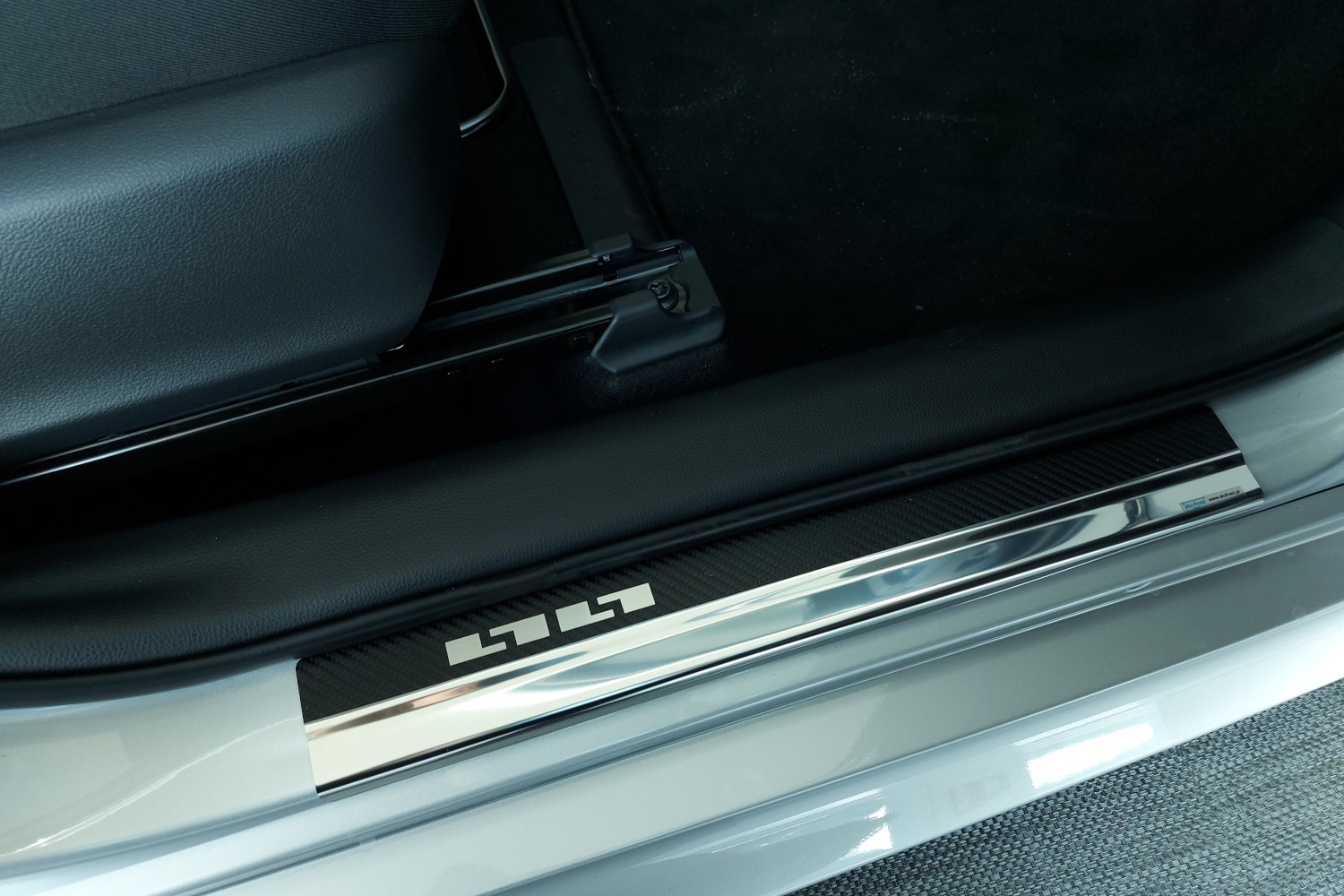 Door sill plates suitable for Toyota Yaris (XP21) 2020-present 5-door hatchback stainless steel - carbon foil
