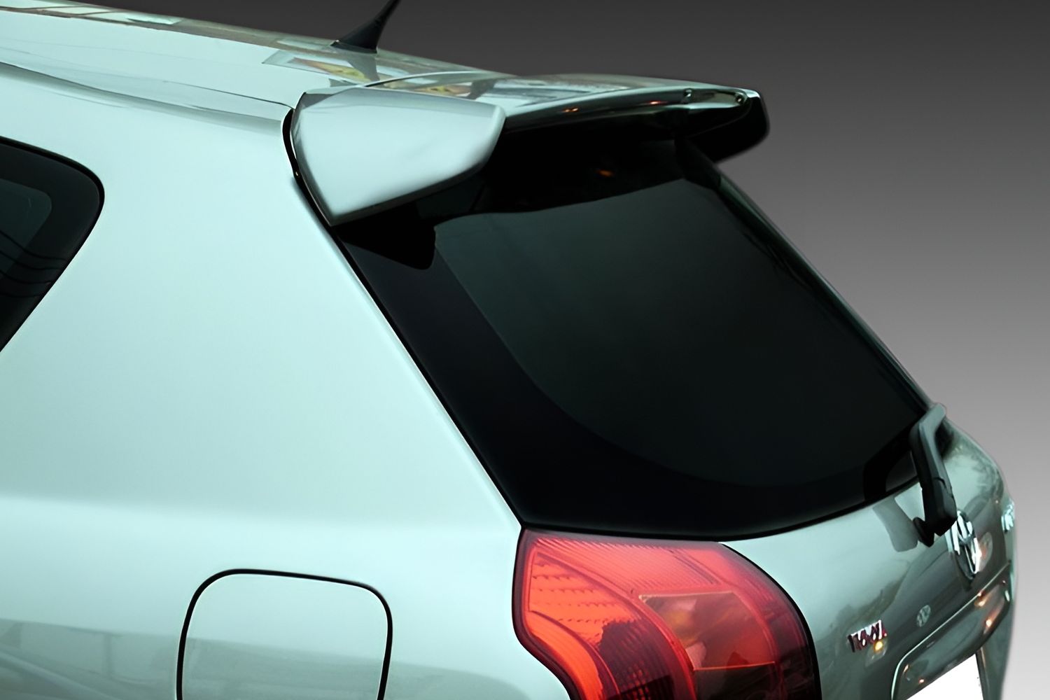 Roof spoiler suitable for Toyota Corolla (E120) 2002-2007 5-door hatchback- painted (2) Roof spoiler suitable for Toyota Corolla (E120) 2002-2007 5-door hatchback- painted (2)