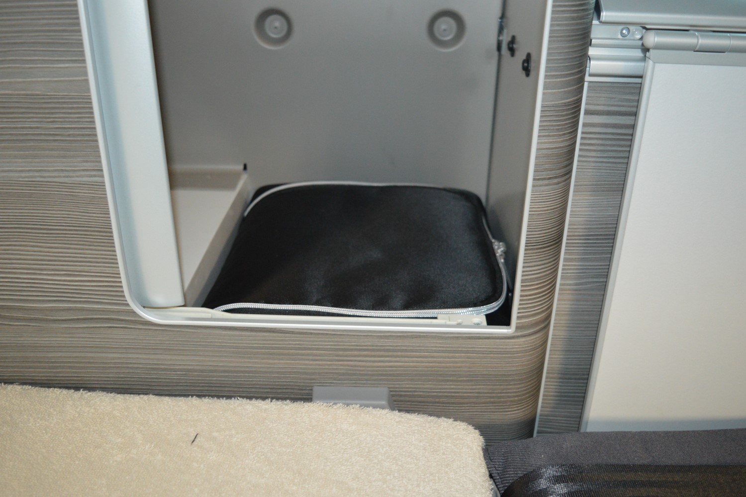 Wardrobe bag S suitable for Volkswagen California T6 - T6.1 2015-2022 Original