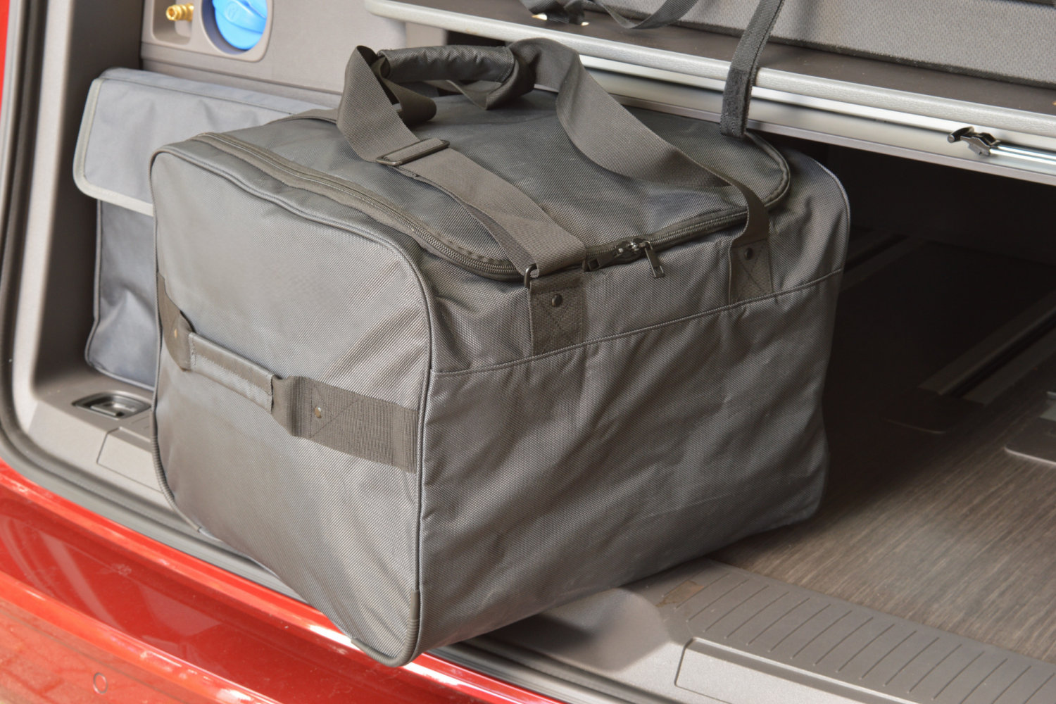 Boot travel bag suitable for Volkswagen California T7 2024-present Original (4) Boot travel bag suitable for Volkswagen California T7 2024-present Original (4)