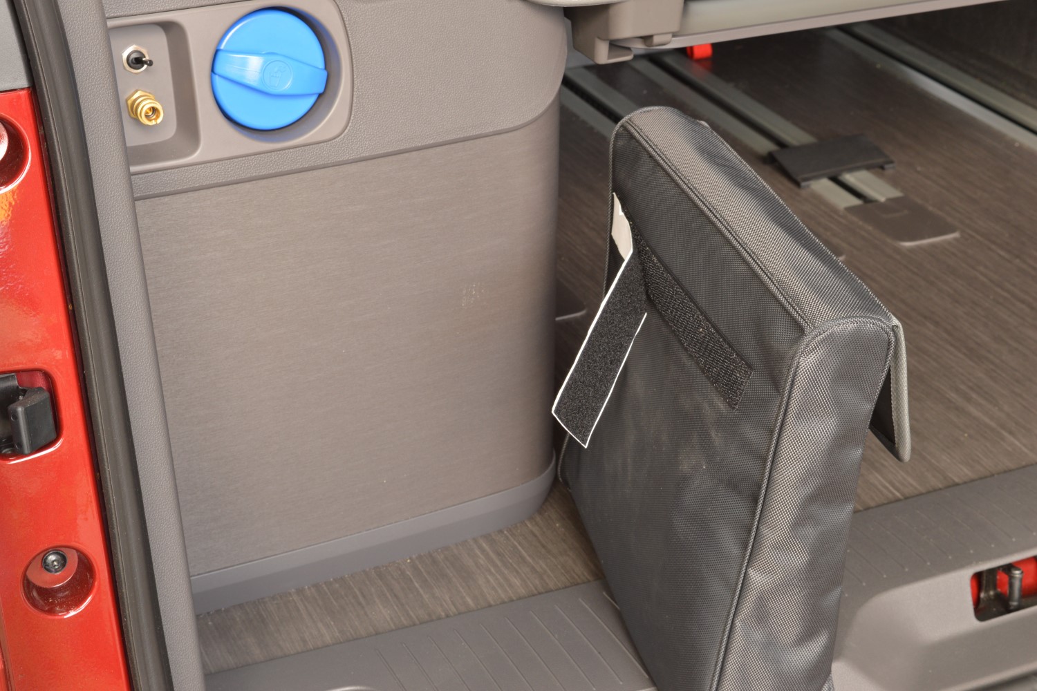 Watertank bag suitable for Volkswagen California T7 2024-present Original (4) Watertank bag suitable for Volkswagen California T7 2024-present Original (4)