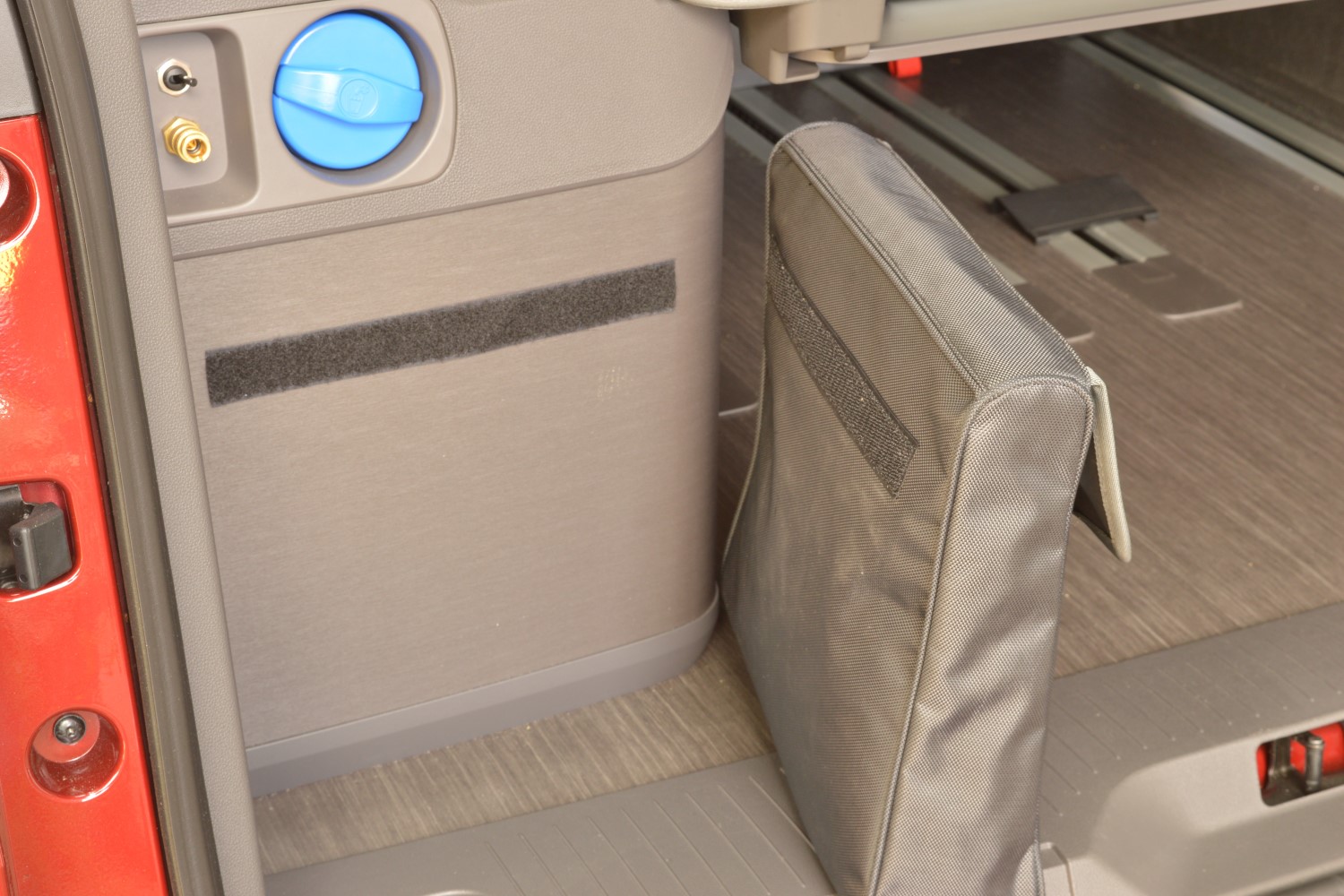 Watertank bag suitable for Volkswagen California T7 2024-present Original (5) Watertank bag suitable for Volkswagen California T7 2024-present Original (5)