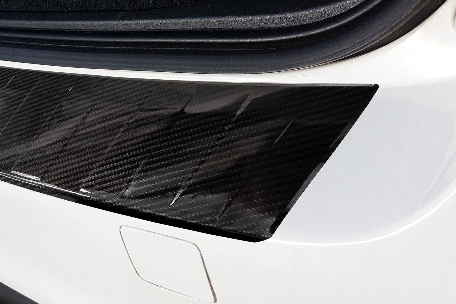 Rear bumper protector Volvo V70 (P24) carbon CarPartsExpert