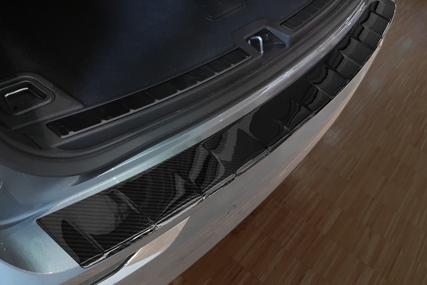 Rear bumper protector Volvo XC60 II carbon CarPartsExpert