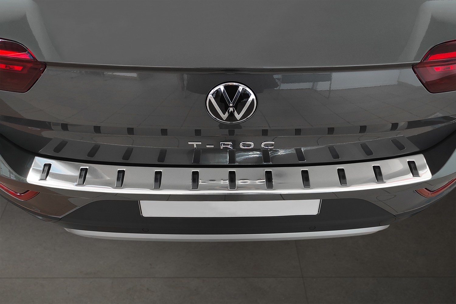 Rear bumper protector Volkswagen T-Roc (A1) stainless steel - Strong