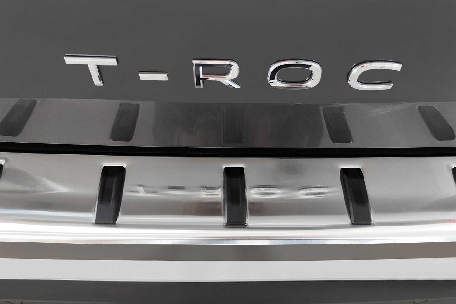 Protection de seuil de coffre Volkswagen T-Roc (A1) acier inox anthracite  mat