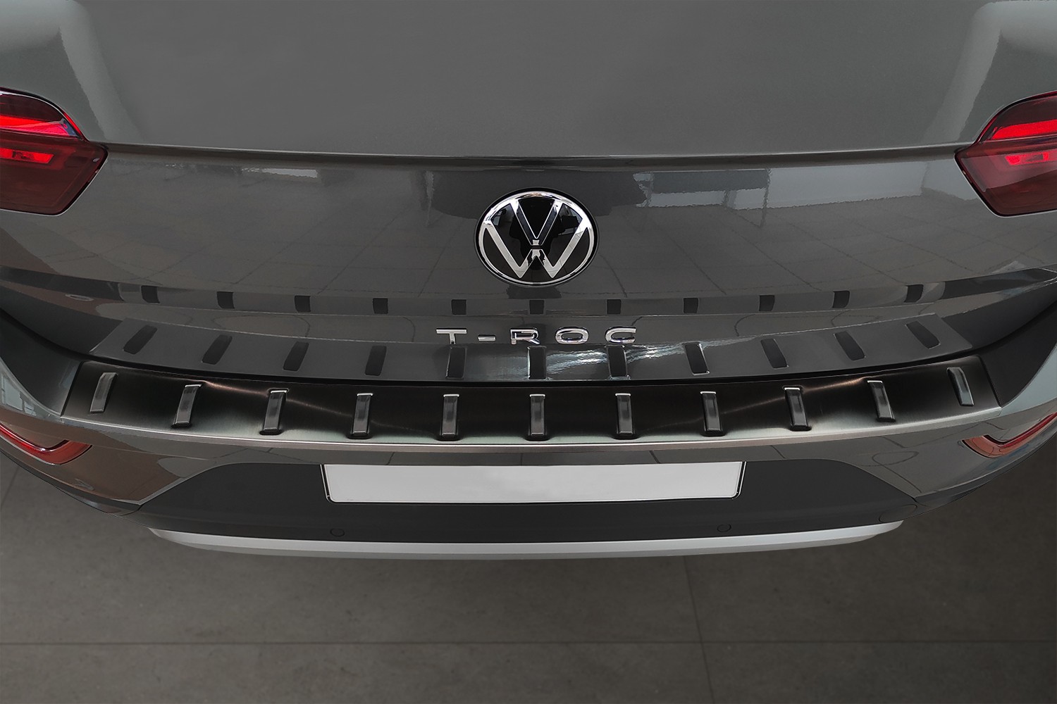 Rear bumper protector Volkswagen T-Roc (A1) stainless steel anthracite -  Strong
