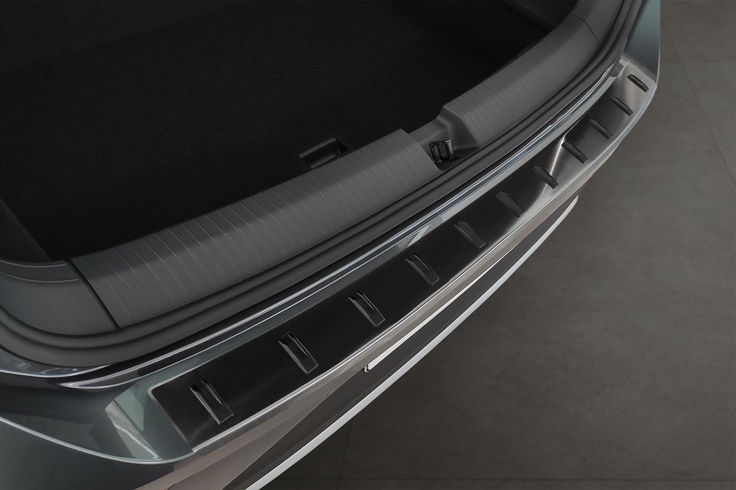 Hintere Stoßstangenleiste aus Stahl für Volkswagen T-ROC SUV (5 Türen) -  (2017-.) - Croni - 4 Trapez - schwarz (geschleifte Oberfläche) 4 trapez  - schwarz (geschleifte Oberfläche)