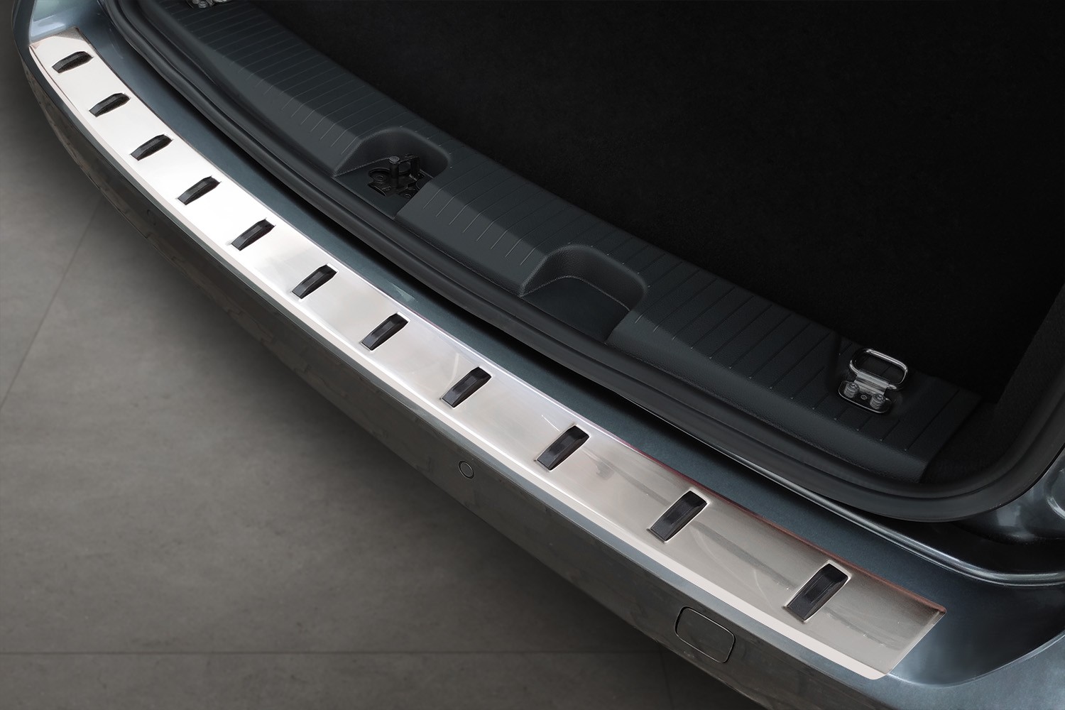 Rear bumper protector Volkswagen Caddy (SB) 2020-present stainless steel - Strong (4) Rear bumper protector Volkswagen Caddy (SB) 2020-present stainless steel - Strong (4)