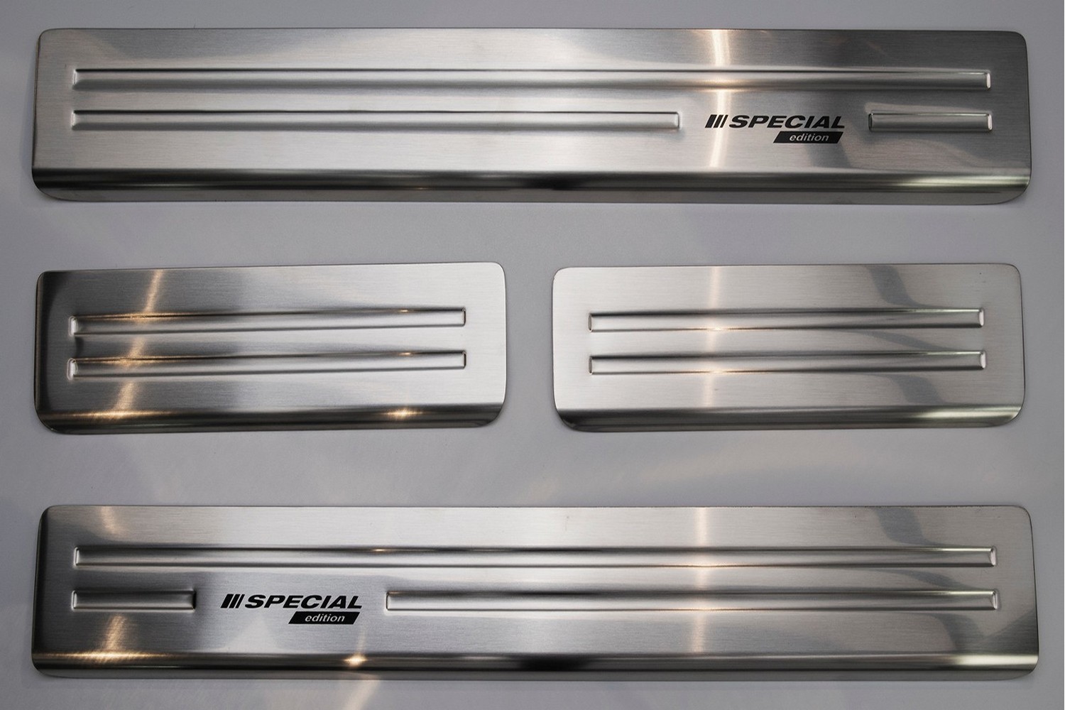 Door sill plates suitable for Volkswagen Golf VII (5G) 2012-2020 5-door hatchback stainless steel brushed 4 pieces (4) Door sill plates suitable for Volkswagen Golf VII (5G) 2012-2020 5-door hatchback stainless steel brushed 4 pieces (4)