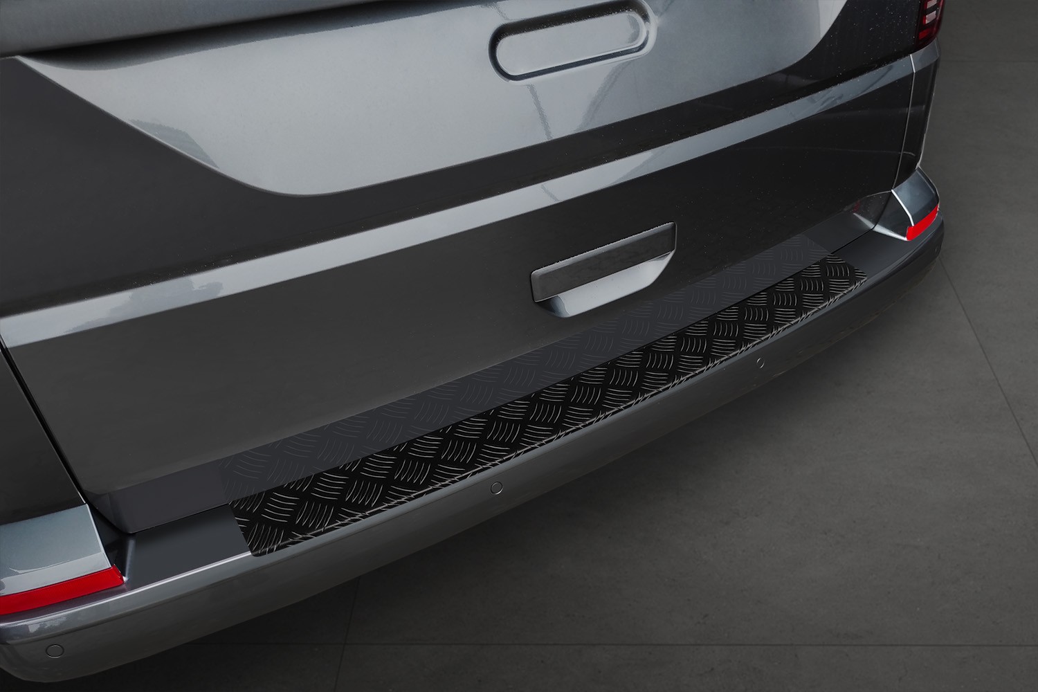 Protection de seuil de coffre convient à Volkswagen Transporter T6 - T6.1 2015-présent aluminium tôle larmée noir mat