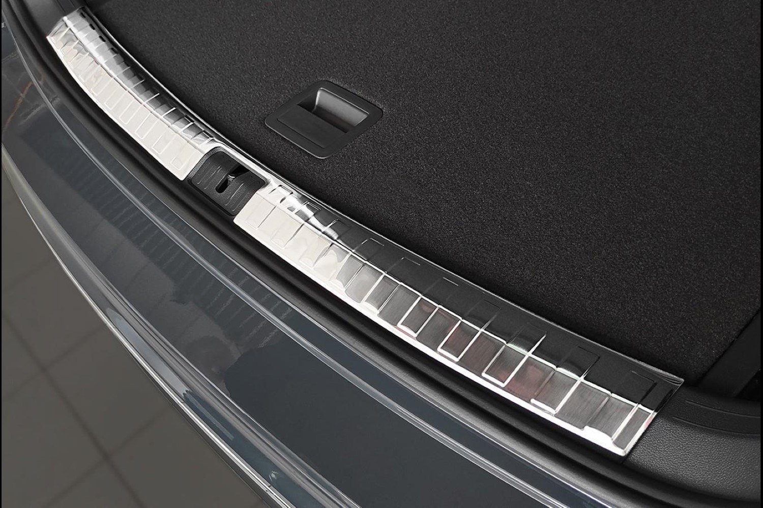 Boot sill cover Volkswagen Tiguan II 2015-present stainless steel