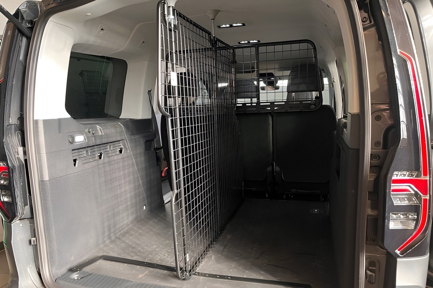 Cargo divider suitable for Volkswagen Caddy Maxi (SB) 2020-present Kleinmetall Masterline