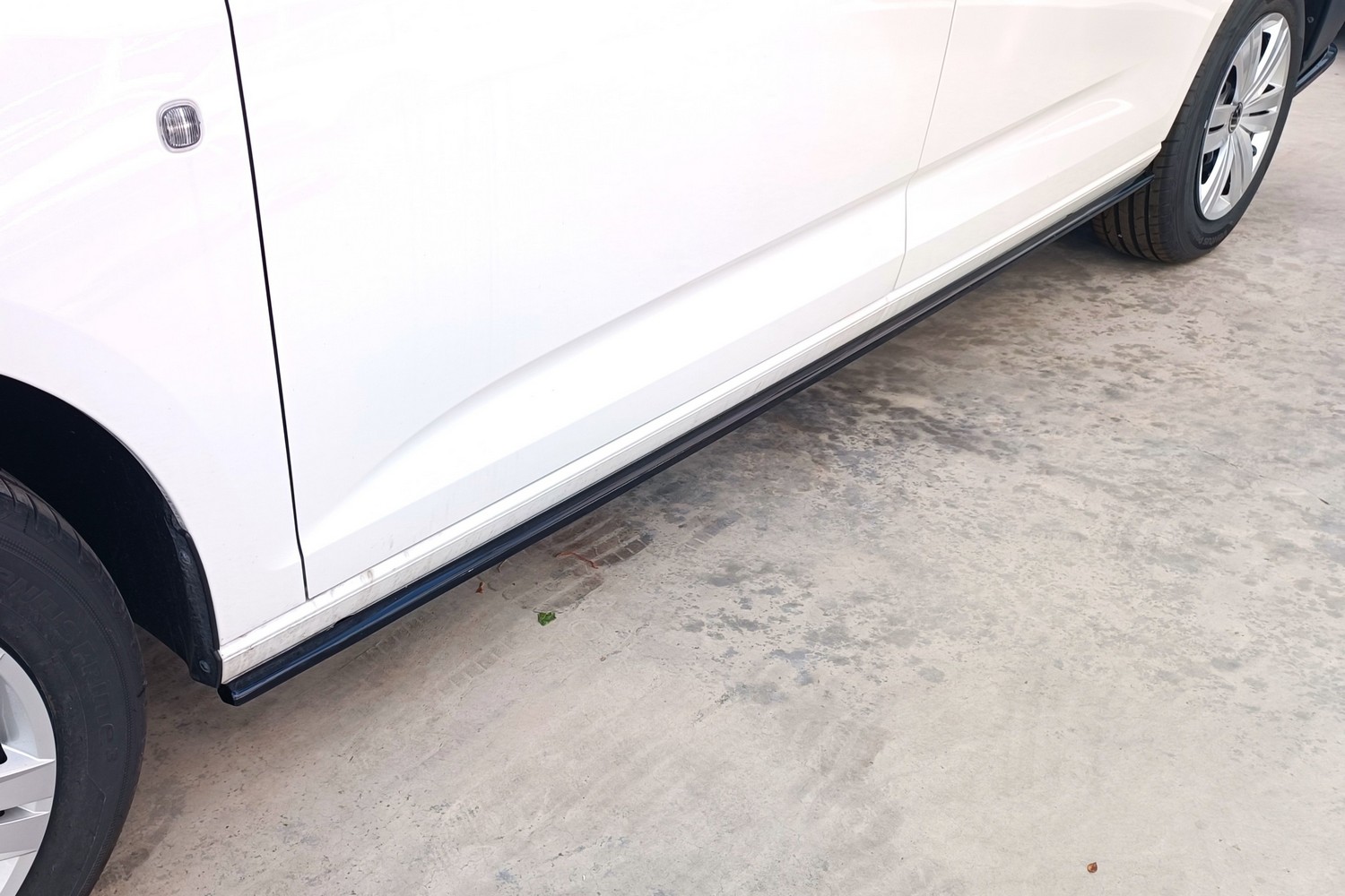 Side skirts suitable for Volkswagen Caddy Maxi (SB) 2020-present ABS