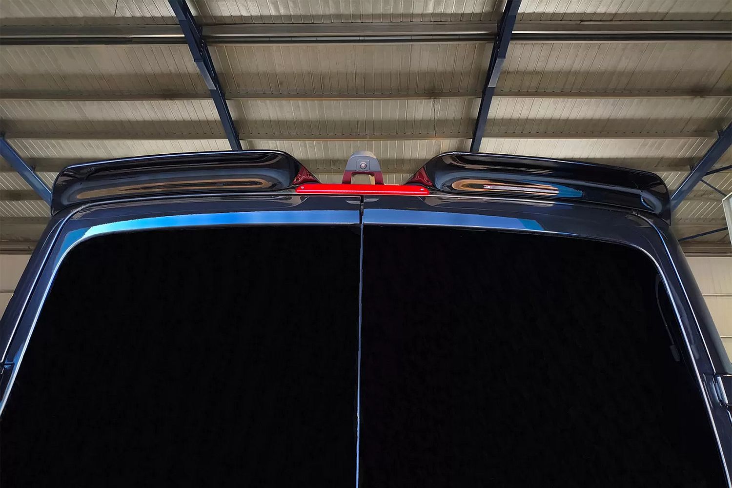 Roof spoiler suitable for Volkswagen Crafter I 2006-2017 - painted (7) Roof spoiler suitable for Volkswagen Crafter I 2006-2017 - painted (7)