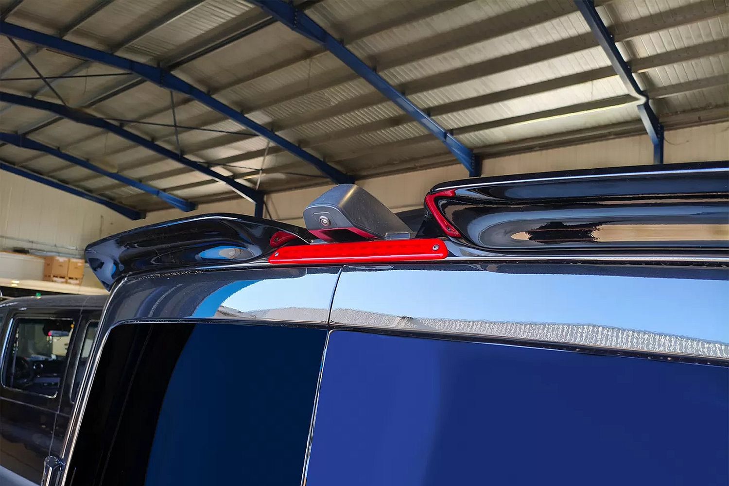 Roof spoiler suitable for Volkswagen Crafter I 2006-2017 - painted (9) Roof spoiler suitable for Volkswagen Crafter I 2006-2017 - painted (9)