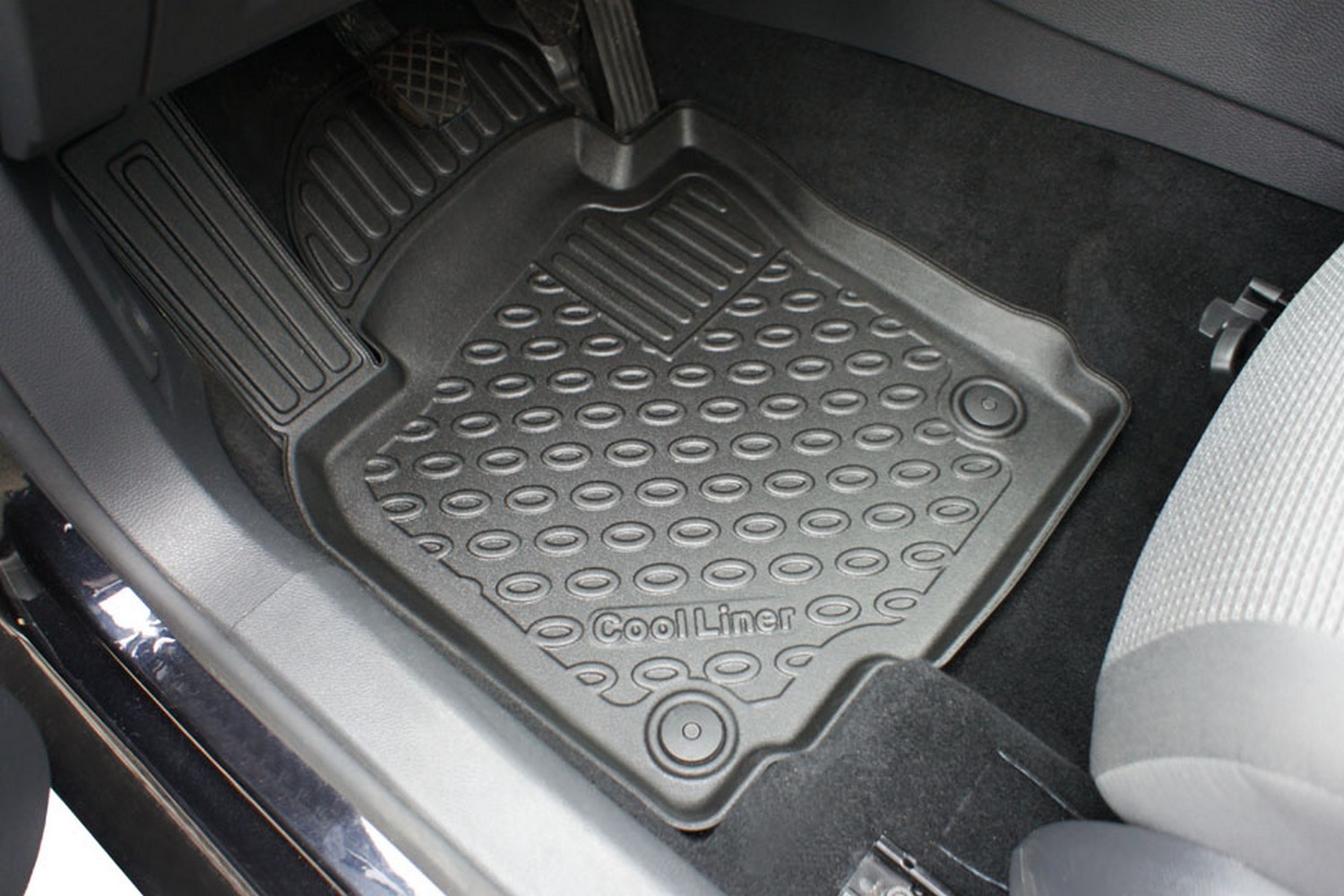 Car mats suitable for Volkswagen Golf V (1K) 2003-2008 3 & 5-door hatchback Cool Liner PE/TPE rubber (VW1GOFM-C) (2) Car mats suitable for Volkswagen Golf V (1K) 2003-2008 3 & 5-door hatchback Cool Liner PE/TPE rubber (VW1GOFM-C) (2)