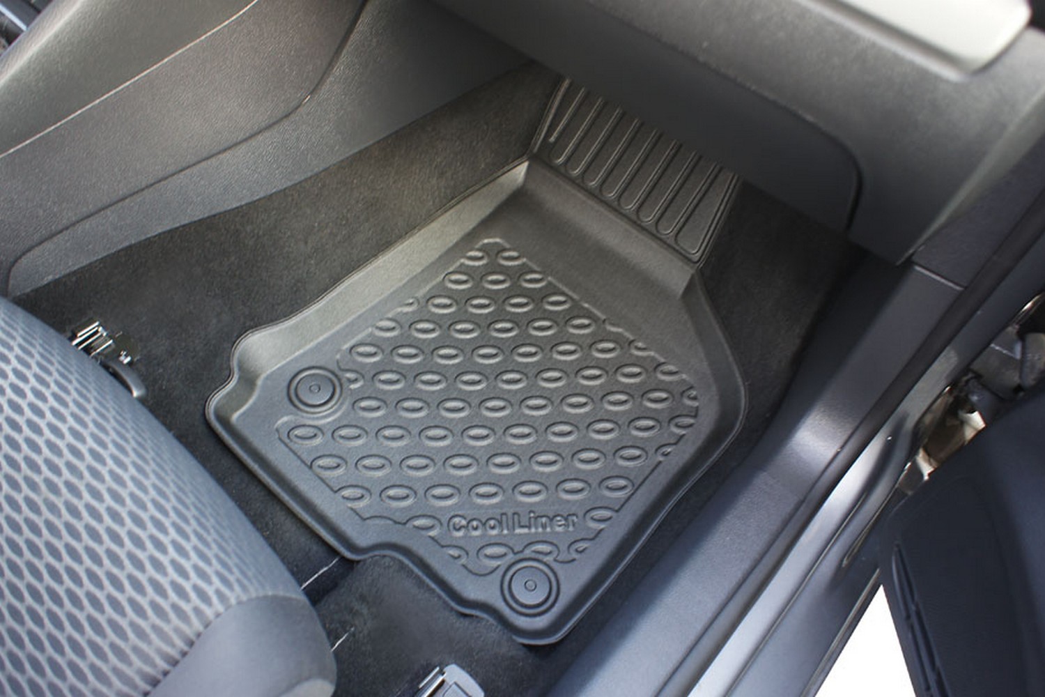 Car mats suitable for Volkswagen Golf V (1K) 2003-2008 3 & 5-door hatchback Cool Liner PE/TPE rubber (VW1GOFM-C) (3) Car mats suitable for Volkswagen Golf V (1K) 2003-2008 3 & 5-door hatchback Cool Liner PE/TPE rubber (VW1GOFM-C) (3)