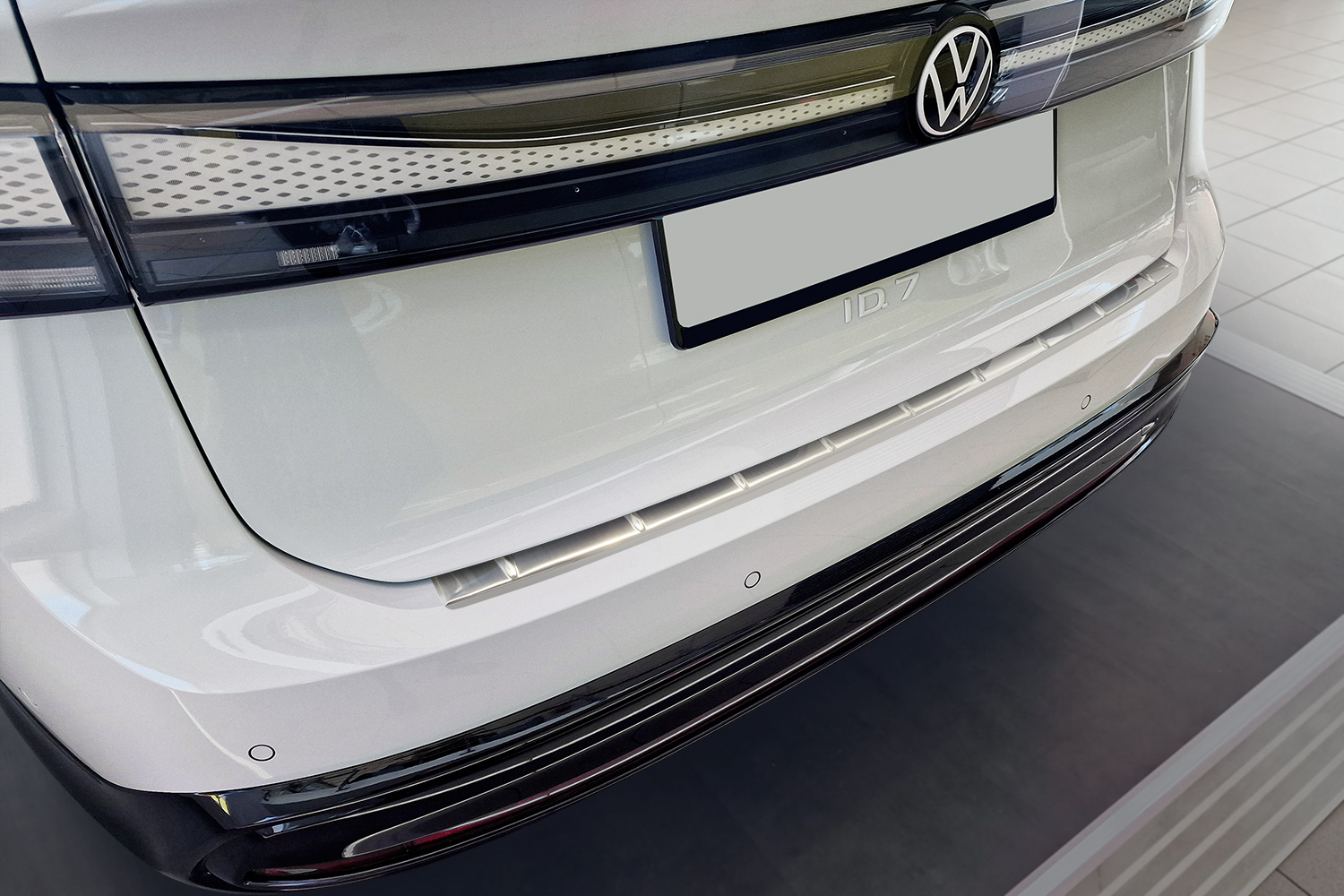 Ladekantenschutz passend für Volkswagen ID.7 2023-heute 4-Türer Limousine Edelstahl gebürstet