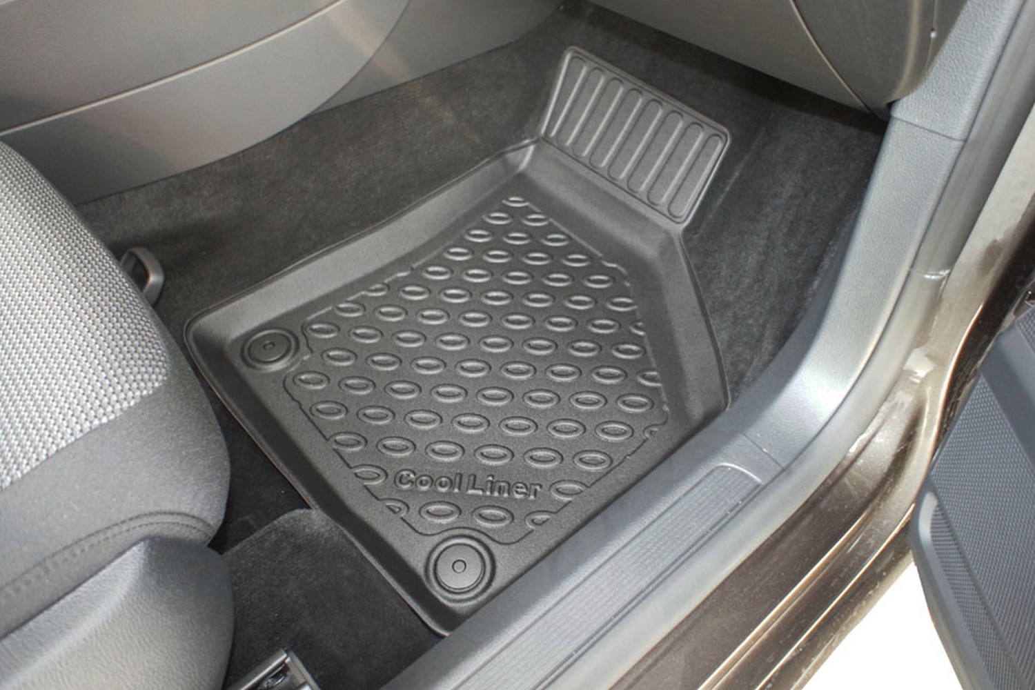 Car mats suitable for Volkswagen Passat (B6) 2005-2010 4-door saloon Cool Liner PE/TPE rubber (VW1PAFM-C) (3) Car mats suitable for Volkswagen Passat (B6) 2005-2010 4-door saloon Cool Liner PE/TPE rubber (VW1PAFM-C) (3)