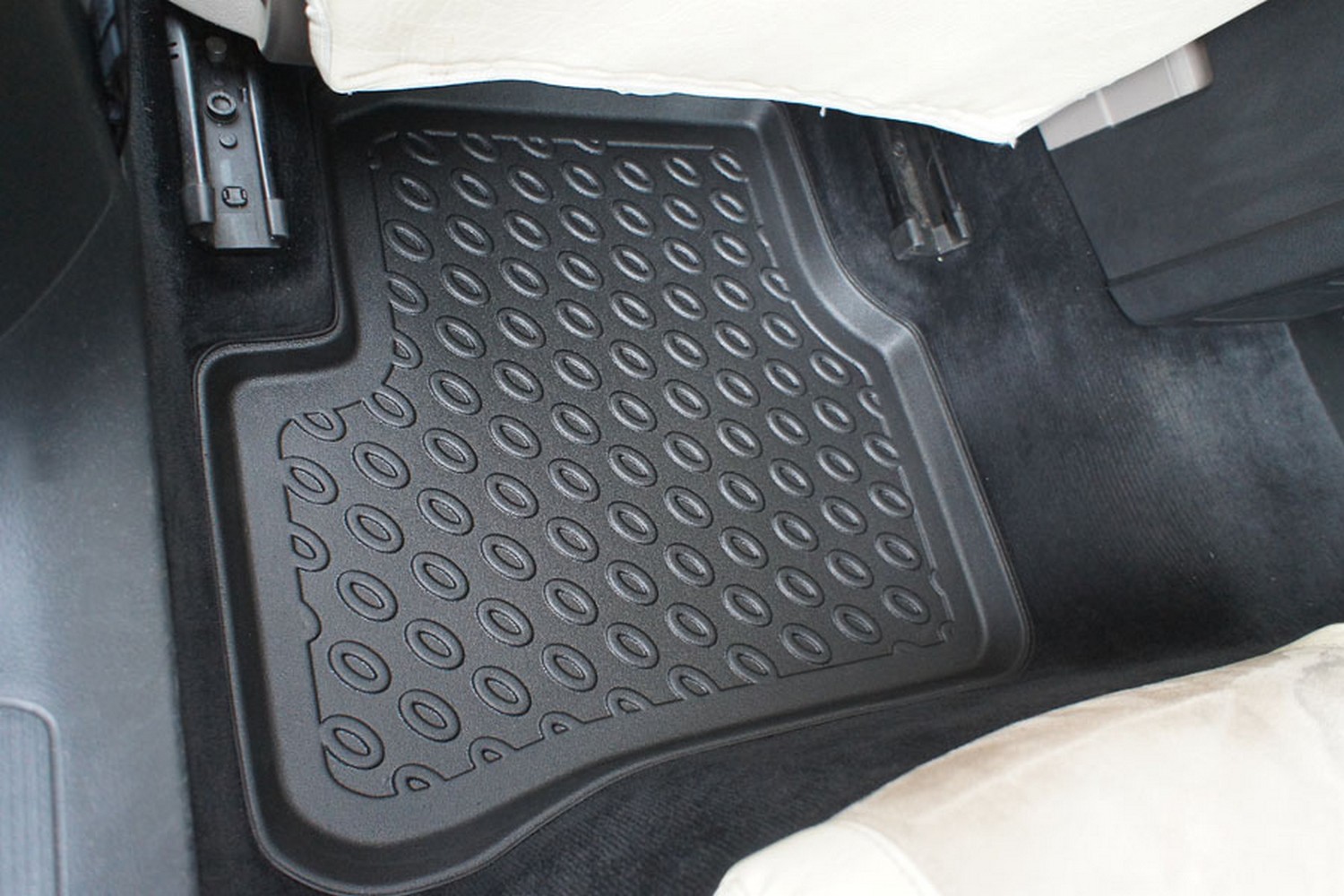 Car mats suitable for Volkswagen Passat (B6) 2005-2010 4-door saloon Cool Liner PE/TPE rubber (VW1PAFM-C) (4) Car mats suitable for Volkswagen Passat (B6) 2005-2010 4-door saloon Cool Liner PE/TPE rubber (VW1PAFM-C) (4)