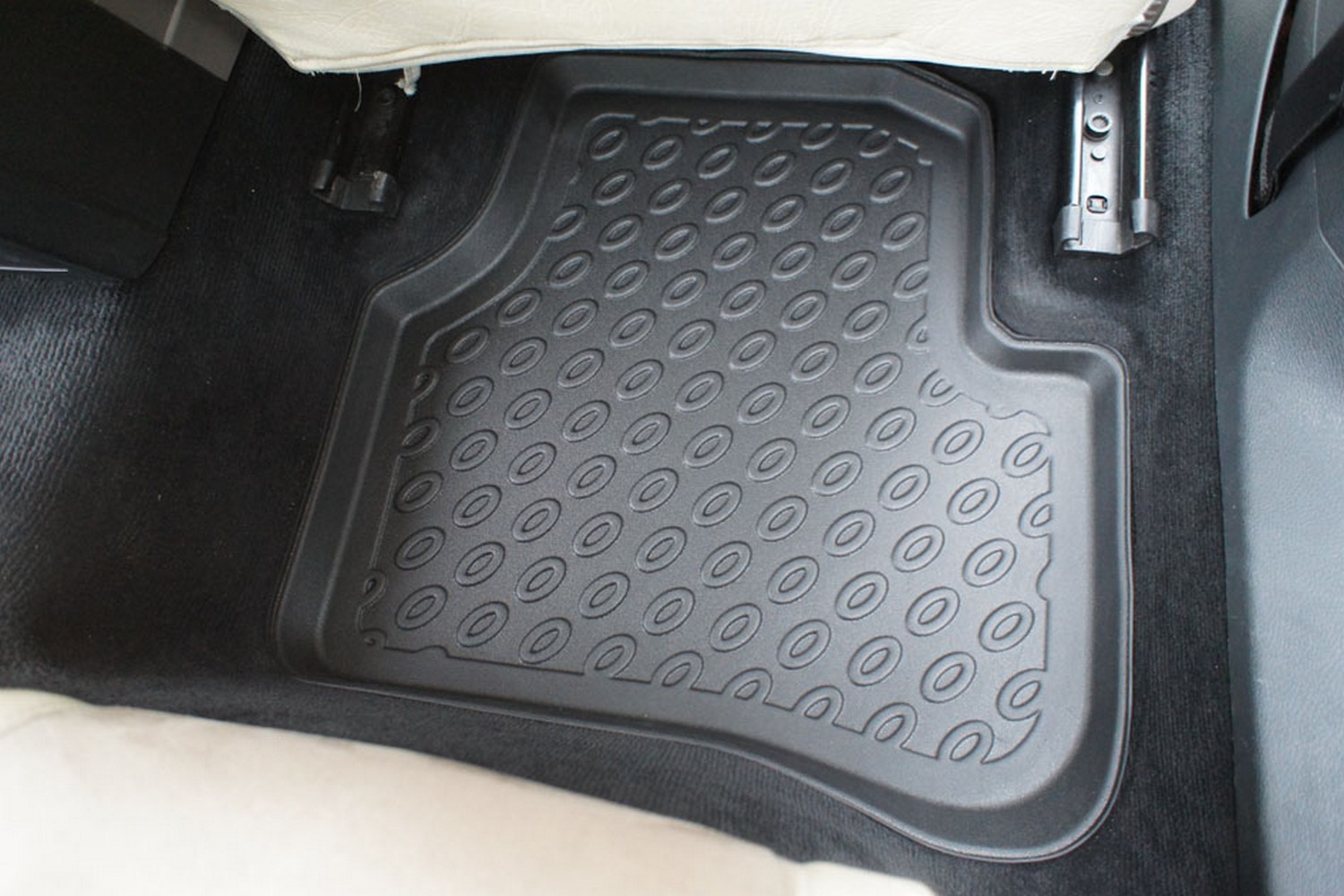 Car mats suitable for Volkswagen Passat (B6) 2005-2010 4-door saloon Cool Liner PE/TPE rubber (VW1PAFM-C) (5) Car mats suitable for Volkswagen Passat (B6) 2005-2010 4-door saloon Cool Liner PE/TPE rubber (VW1PAFM-C) (5)